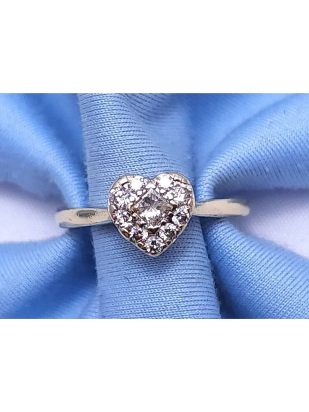 Beautiful 14K Karat Solid White Gold Designer Diamond Heart Ring - Size 6